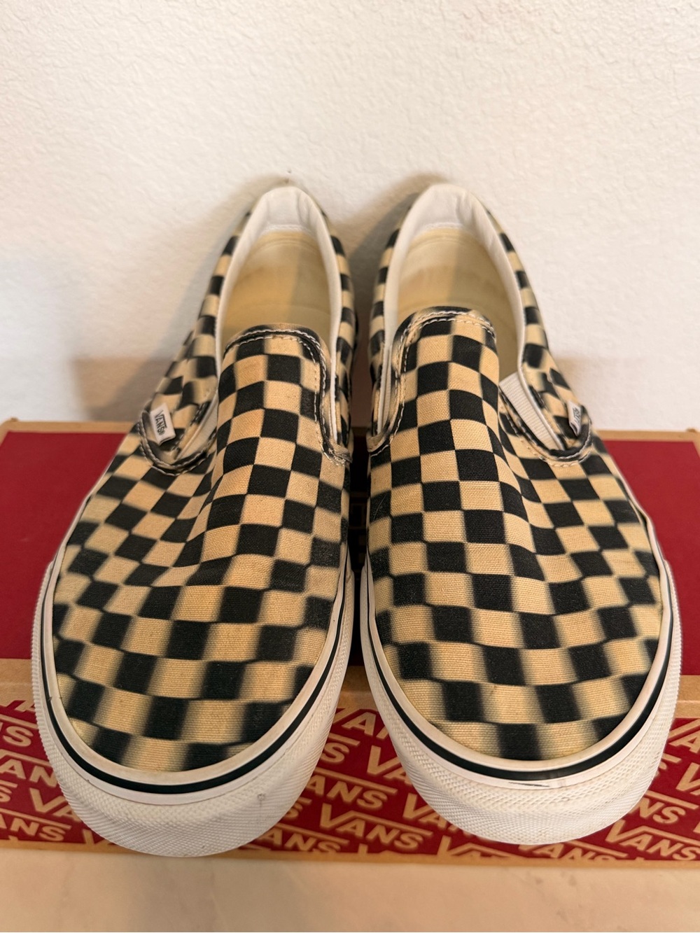 Vans Slip-On “Blur Check” in Black & Cream ~ men’s size 10